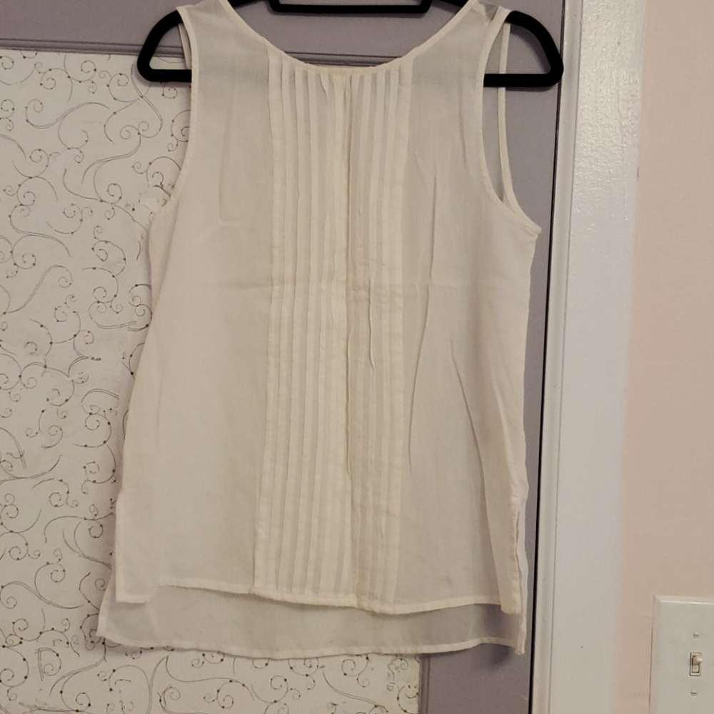 Sleeveless  summer  top